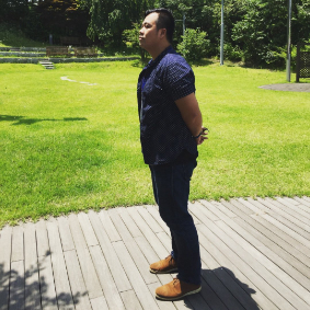 Jake Nguyễn ngoài trời
